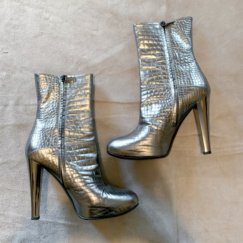 CASADEI METALLIC EMBOSSED LEATHER ANKLE BOOTS !!